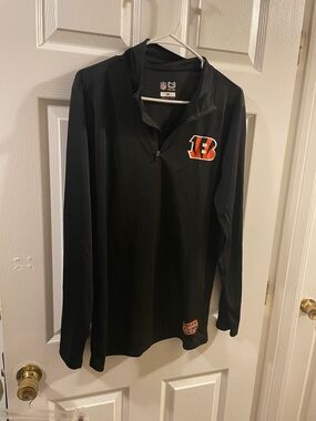 NFL Medium Men’s Cincinnati Bengals Black & Orange Quarter Zip Pullover